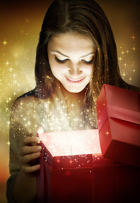 Frau mit Geschenk